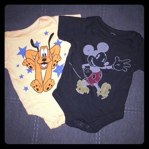{DISNEY} 2 ONSIES EUC